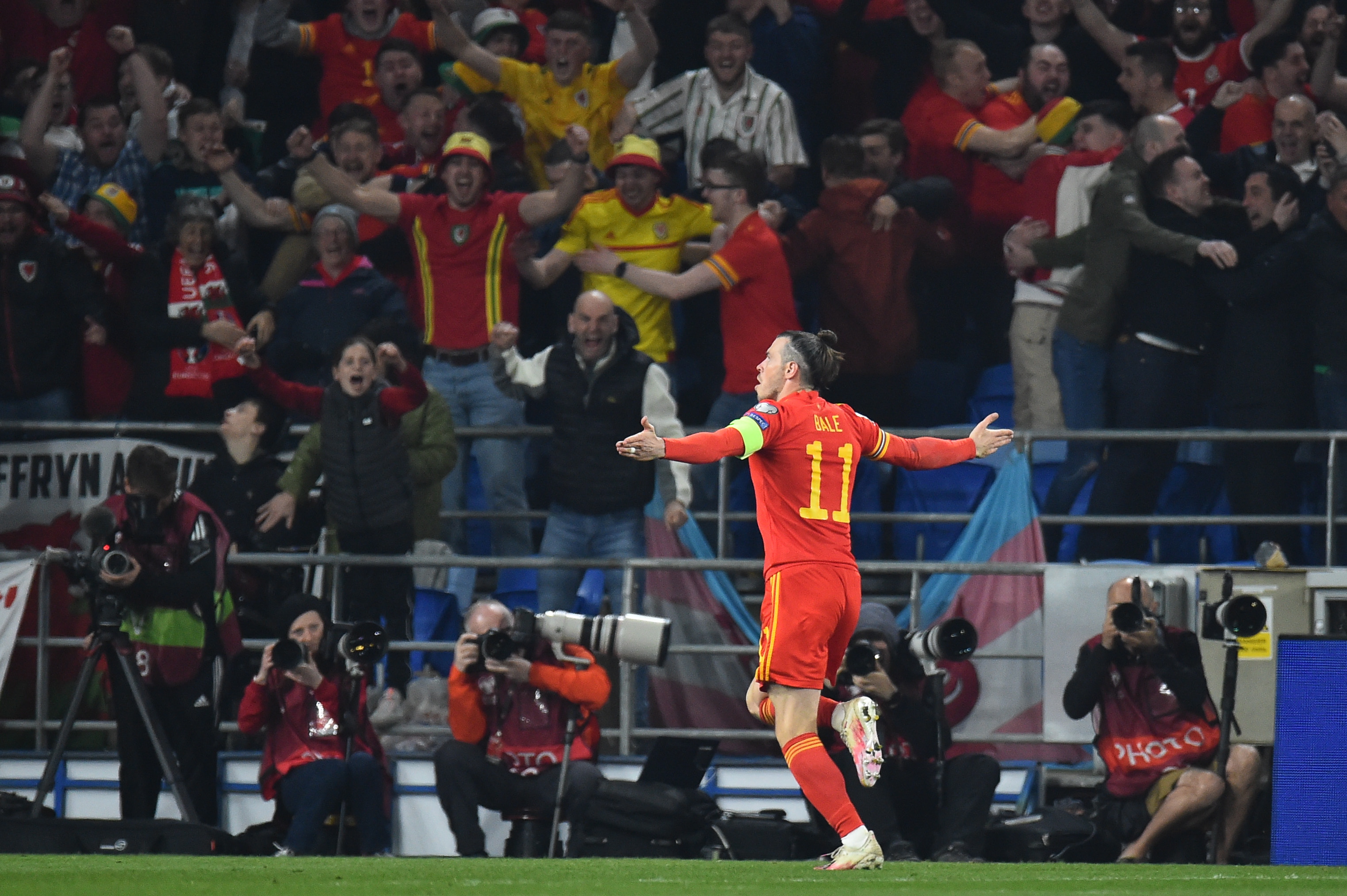 Gareth Bale festeja en el partido contra Austria. (Foto Prensa Libre: EFE)