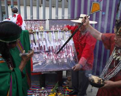 Con espadas, amuletos y un conjuro: El ritual de los chamanes de Perú que piden para que su selección logre repesca al Mundial de Qatar 2022