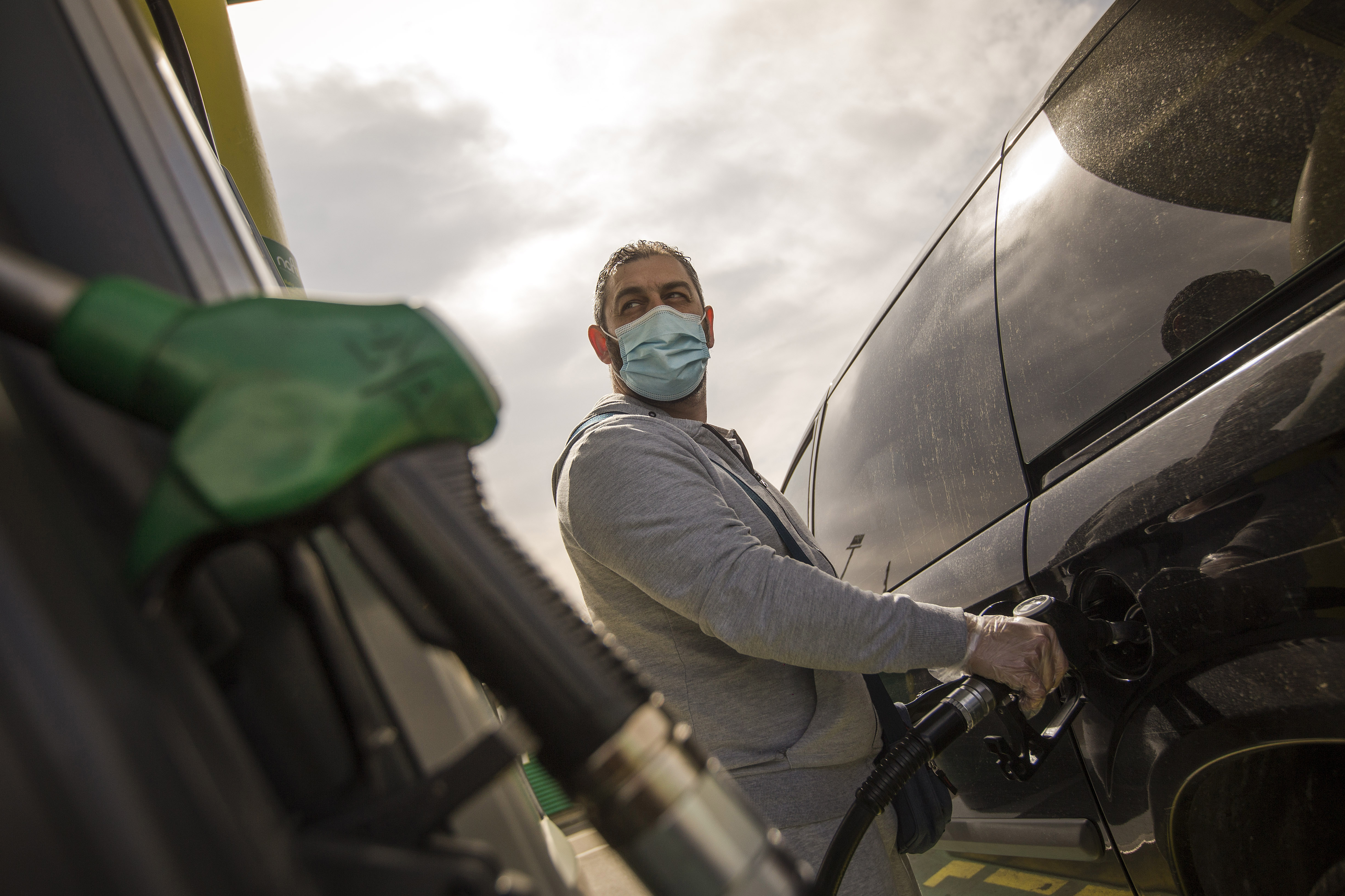 Varios factores influyen en las diferencias de precios de los combustibles en los países de Centroamérica. (Foto, Prensa Libre: Efe).