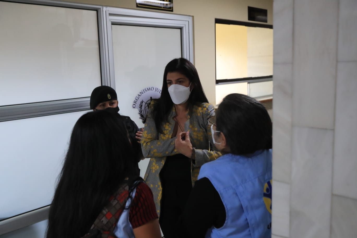 En la sala de audiencias A de la Torre de Tribunales fueron ligadas a proceso penal Xiomara Sosa y Leidy Santizo. (Foto Prensa Libre: Élmer Vargas)