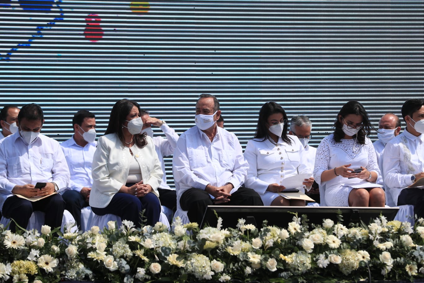 El presidente Alejandro Giammattei y su gabinete participan en la declaratoria de Guatemala como Capital Pro Vida de Iberoamérica. (Foto Prensa Libre: María José Bonilla)