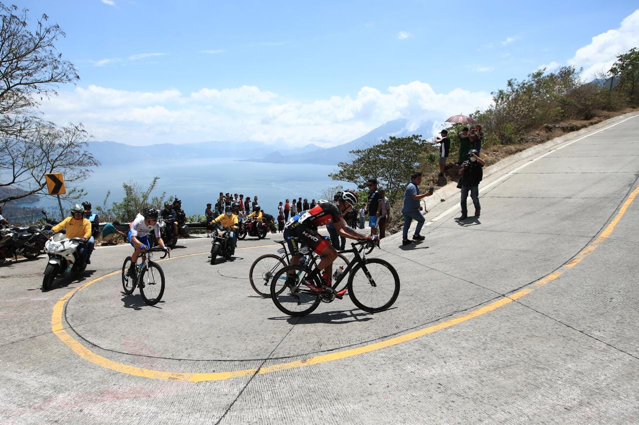 Hermosa postal que dejó la etapa en el ascenso de San Pablo la Laguna hacia Tecpán Guatemala. (Foto: Carlos Hernández)