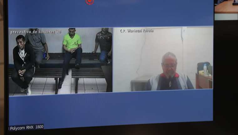 César Montes y el resto de los acusados escuchan la sentencia del Tribunal de Mayor Riesgo “E” por medio de teleconferencia. (Foto Prensa Libre: Érick Ávila)
