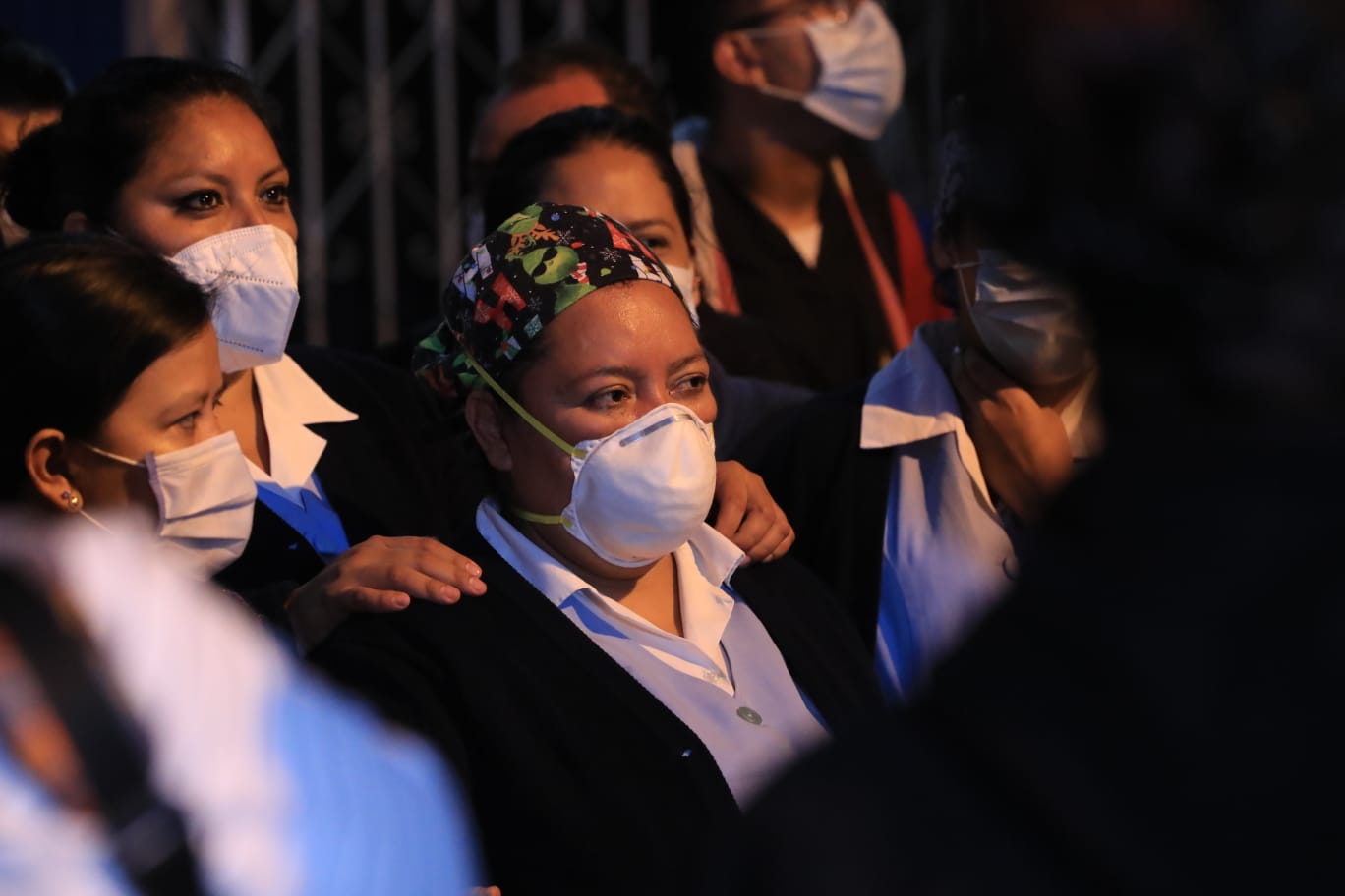 Trabajadores del Hospital Roosevelt exigen el pago de dos meses de salario. (Foto Prensa Libre: Élmer Vargas)