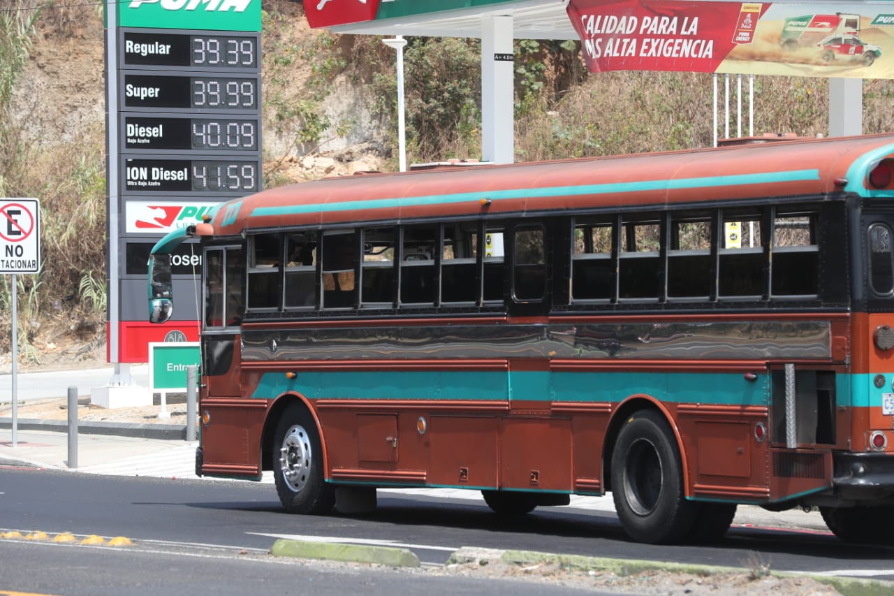 El precio del pasaje y el de transporte de carga tendrá un aumento, anunciaron transportistas. (Foto Prensa Libre: Érick Ávila)