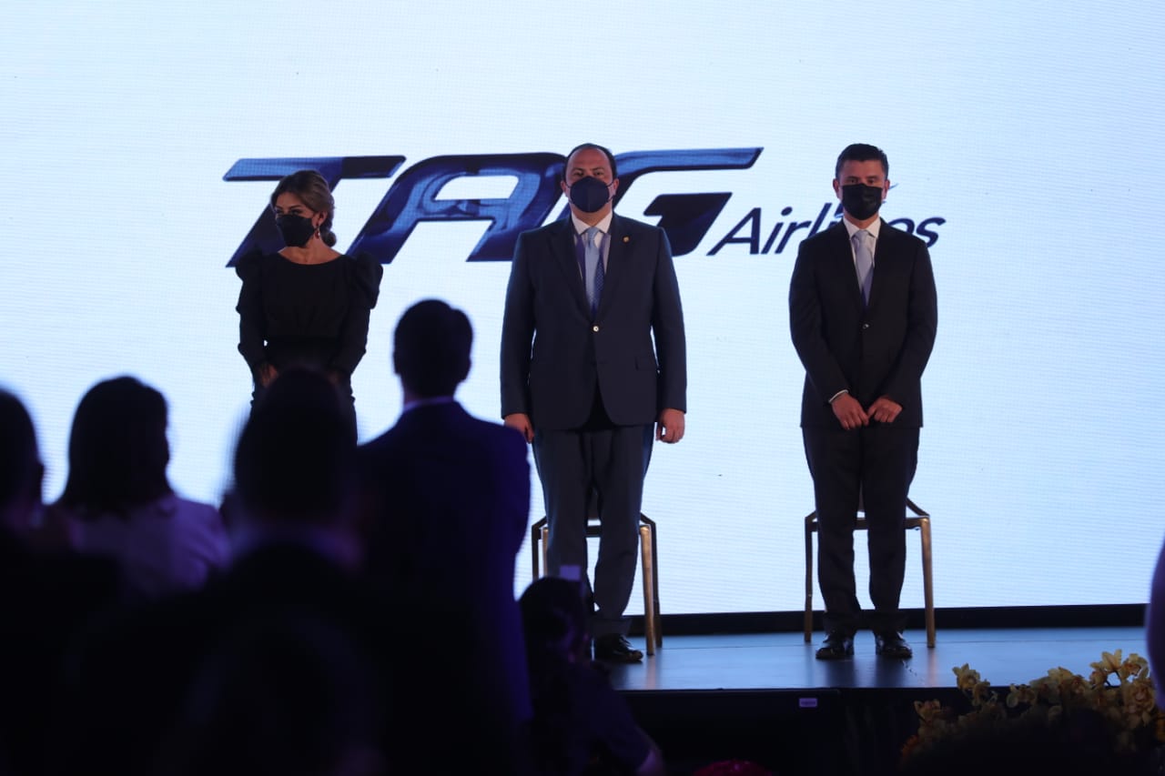 Ceremonia de entrega del nombramiento de TAG Airlines como línea aérea de Guatemala. (Foto Prensa Libre: Érick Ávila)