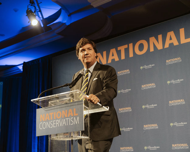 El presentador de Fox News, Tucker Carlson, ha replicado las afirmaciones rusas de que la invasión de Ucrania se realizó en defensa propia. También ha criticado al presidente de Rusia, Vladimir Putin. (Justin T. Gellerson/The New York Times)