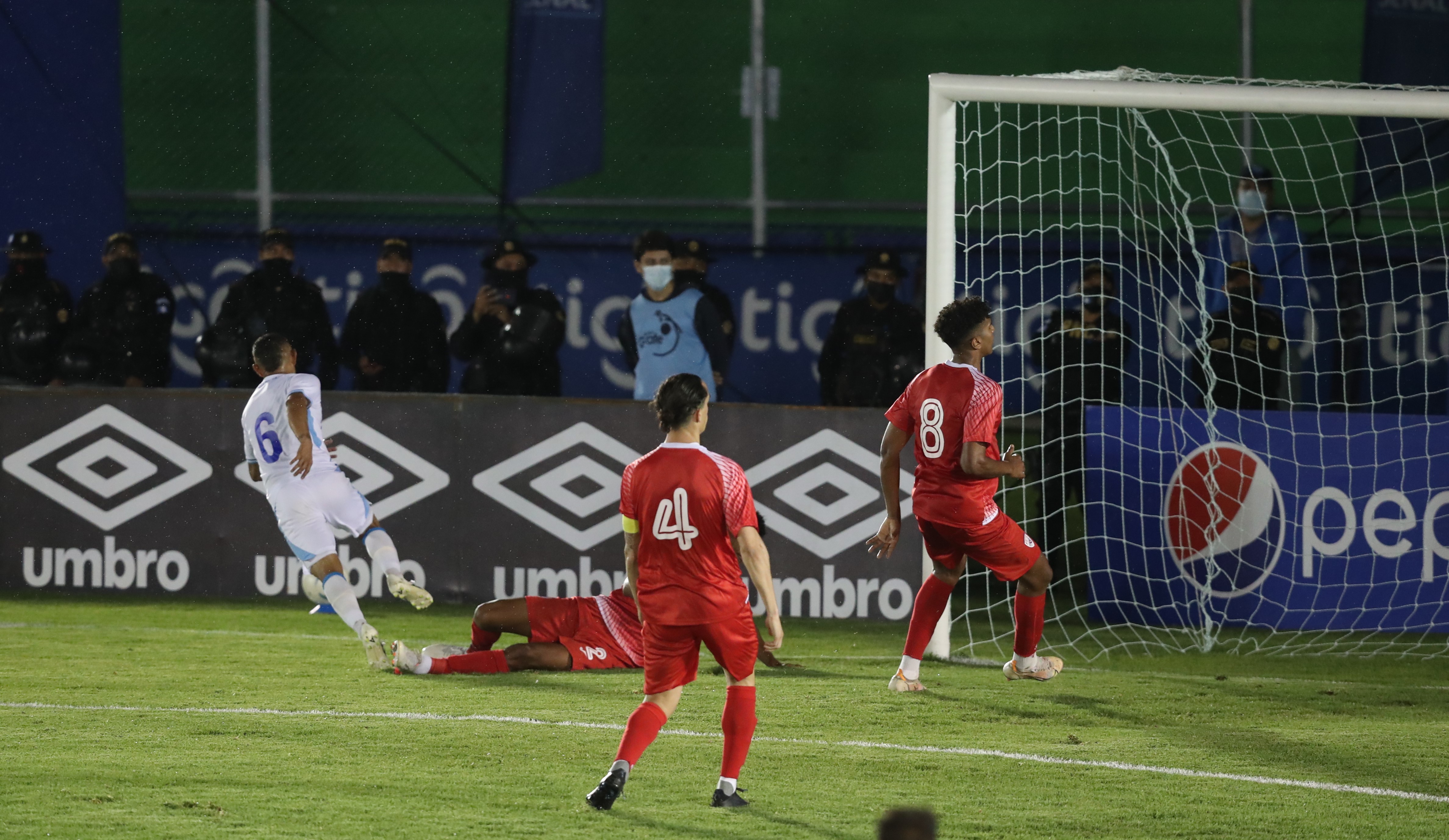 La Selección de Guatemala venció a Cuba con gol de Carlos Mejía. (Foto Prensa Libre: Érick Ávila).