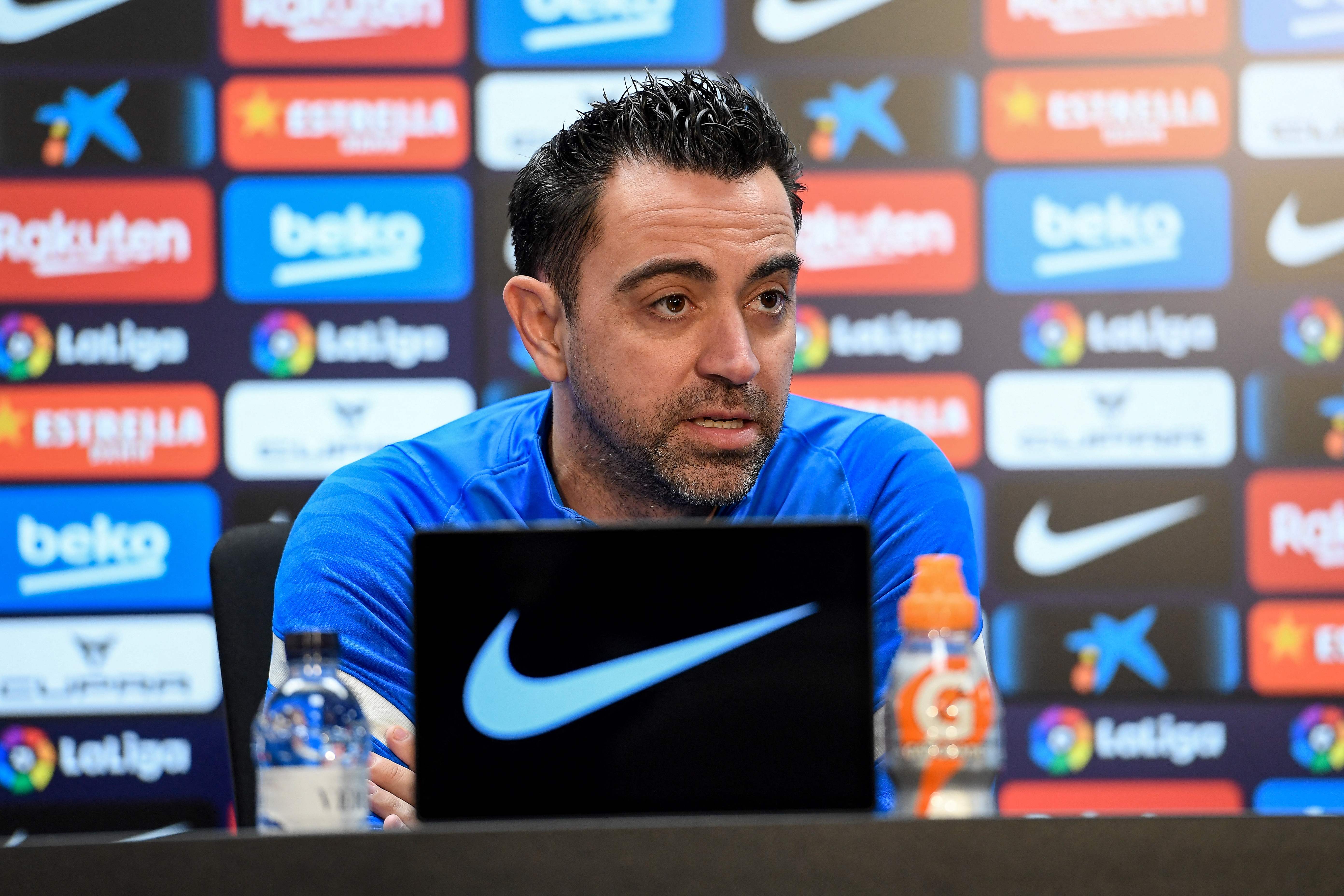 El entrenador del FC Barcelona Xavi Hernández en conferencia de prensa previo al Clásico Español. (Foto Prensa Libre:  AFP)