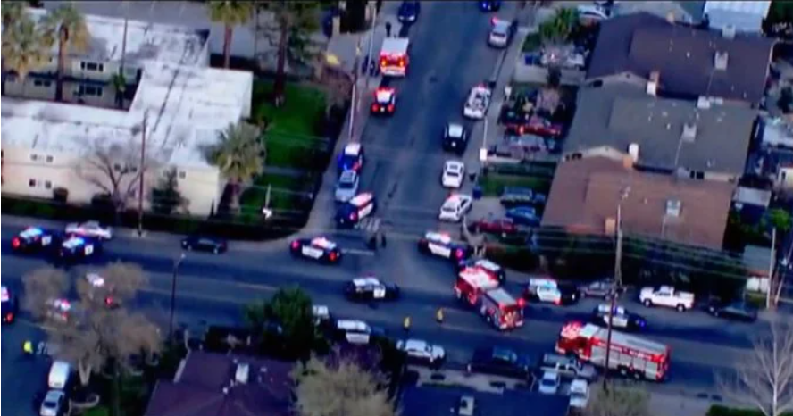 Policía y socorristas acuden al lugar de la matanza. (Foto: @AlexSavidgeKTVU/Twitter)