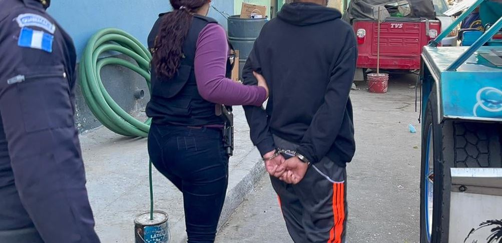 Los perfiles de supuestos pandilleros señalados de varios delitos y el momento de las capturas en allanamientos
