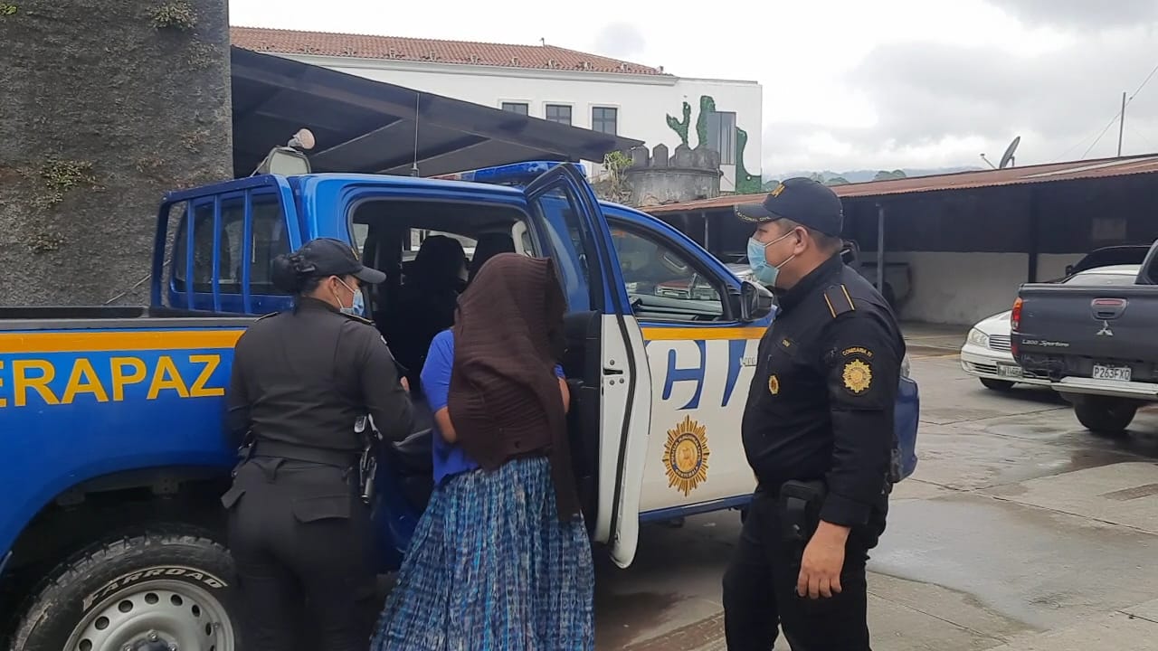 Carmela Jolomna Yat durante su comparecencia ante los tribunales. (Foto Prensa Libre: Eliu Nuila)