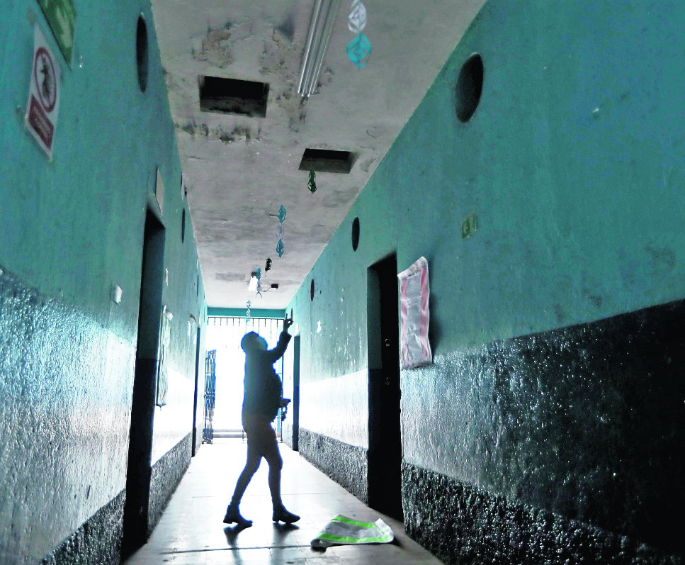 Remozamiento de escuelas está comprometido por disputas legales