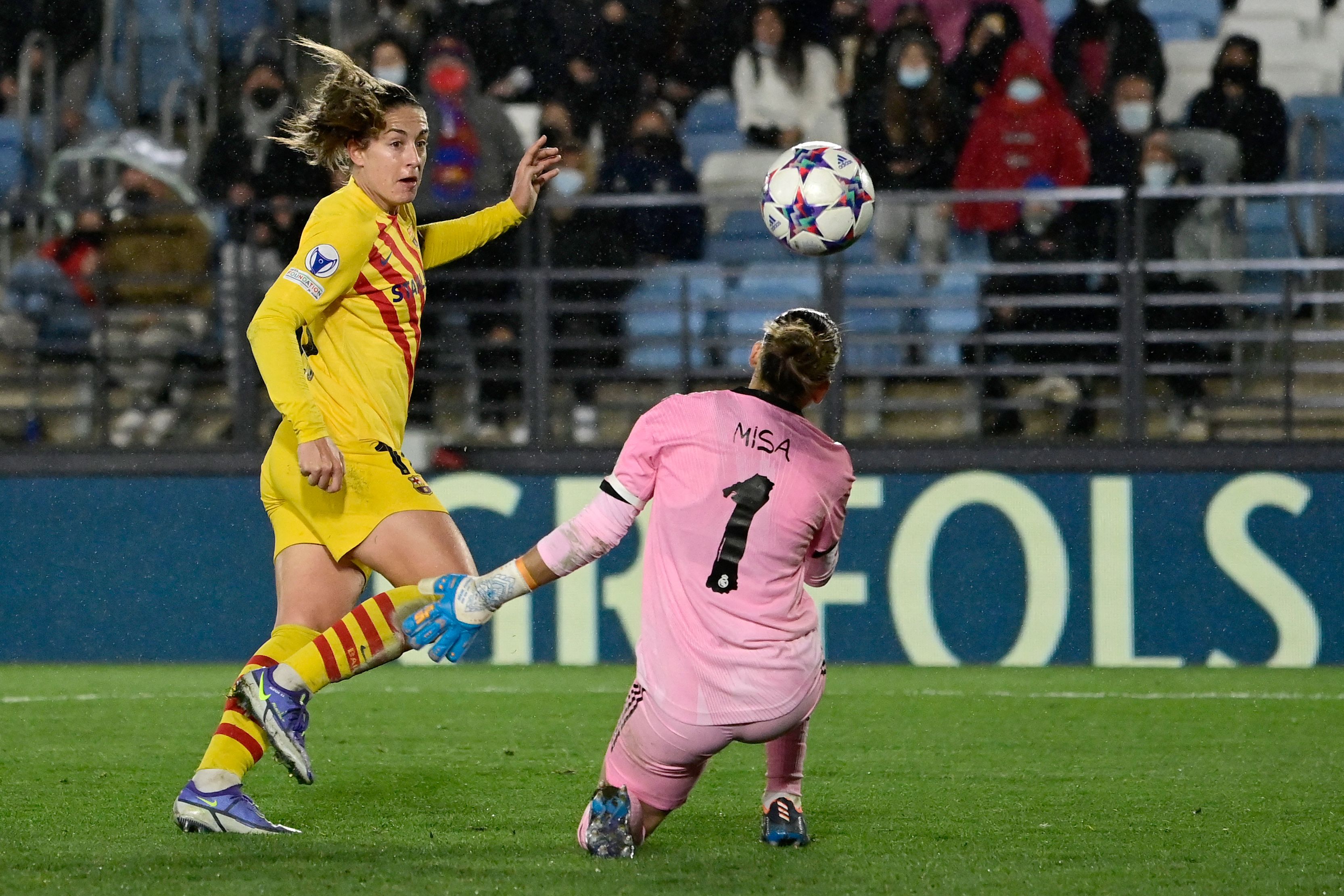 Barcelona's Spanish midfielder Alexia Putellas (L) scores her team's third goal during the women's UEFA Champions League quarter final first leg football match between Real Madrid CF and FC Barcelona at the Alfredo di Stefano stadium in Madrid on March 22, 2022. (Photo by JAVIER SORIANO / AFP)