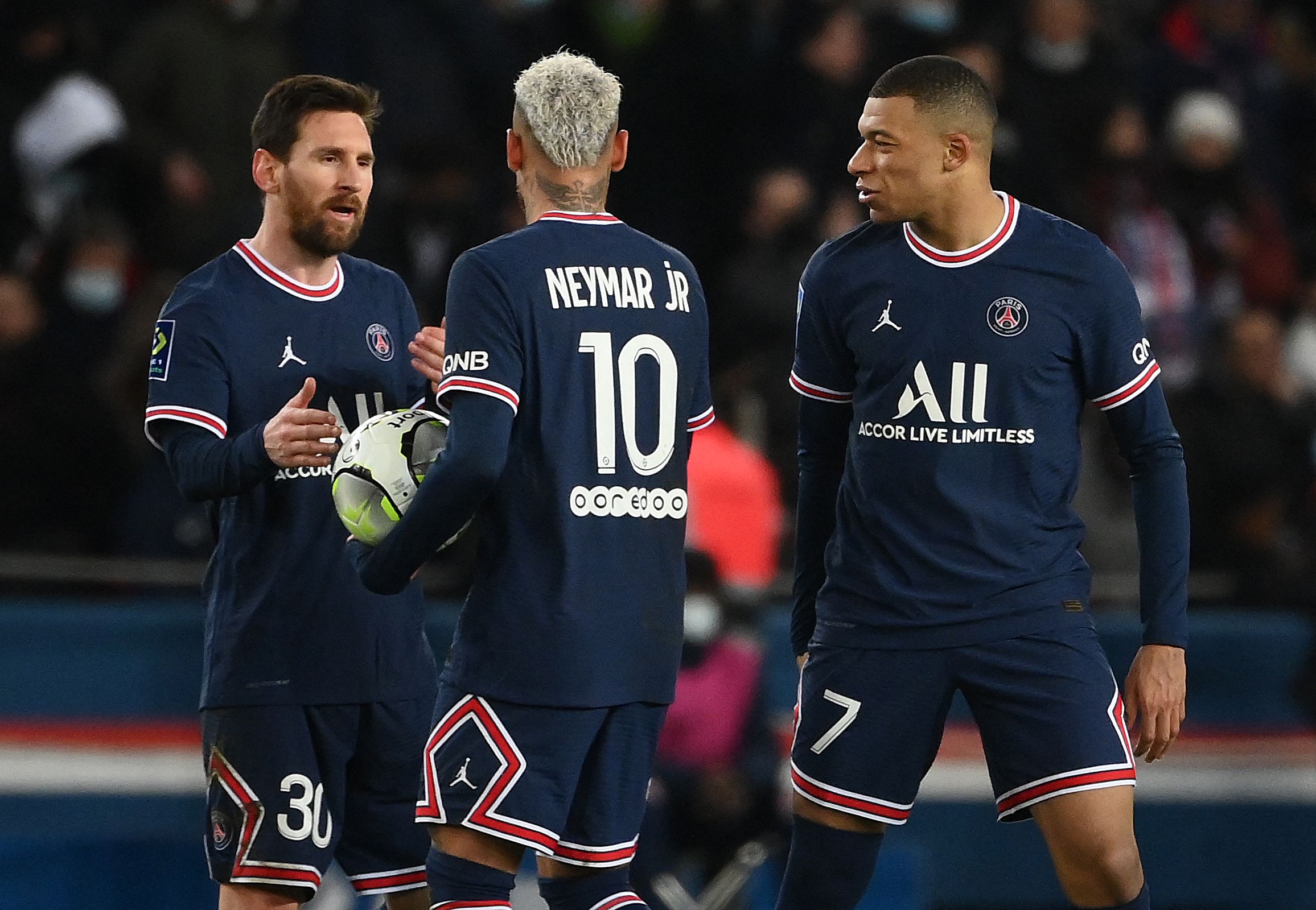 Messi y Neymar quieren seguir el ritmo de Mbappé en el tramo final de la temporada. (Foto Prensa Libre: AFP) 
