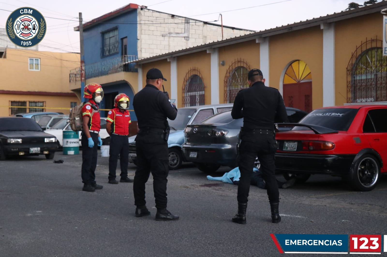 En Villa Nueva un ataque armado dejó un hombre muerto y dos heridos. (Foto: Bomberos Municipales)