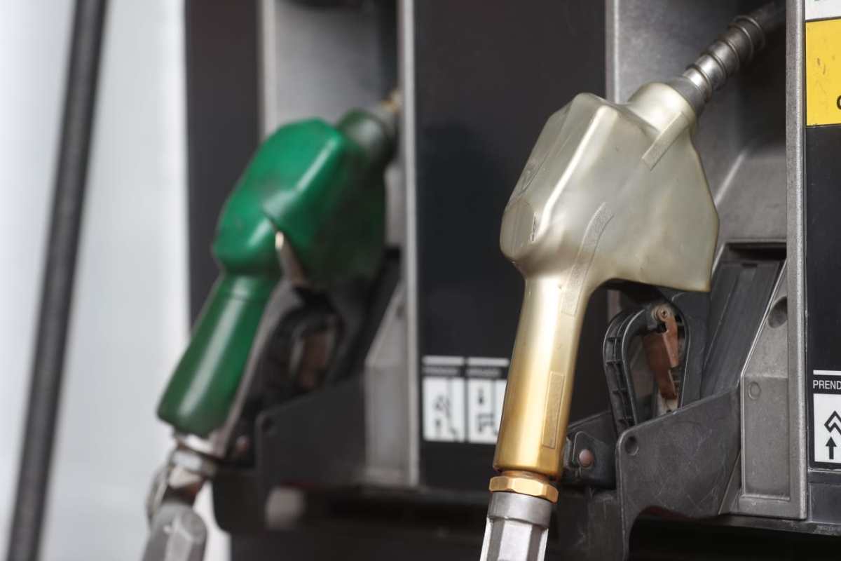 Aumento en el precio de combustibles en 2022: alza en gasolinas es de más de 30% y el diésel de 47%