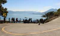 Un largo ascenso, acompañado del paisaje del Lago de Atitlán, serán parte del cierre de la Vuelta. 
(Foto: Tododeportes Prensa Libre)