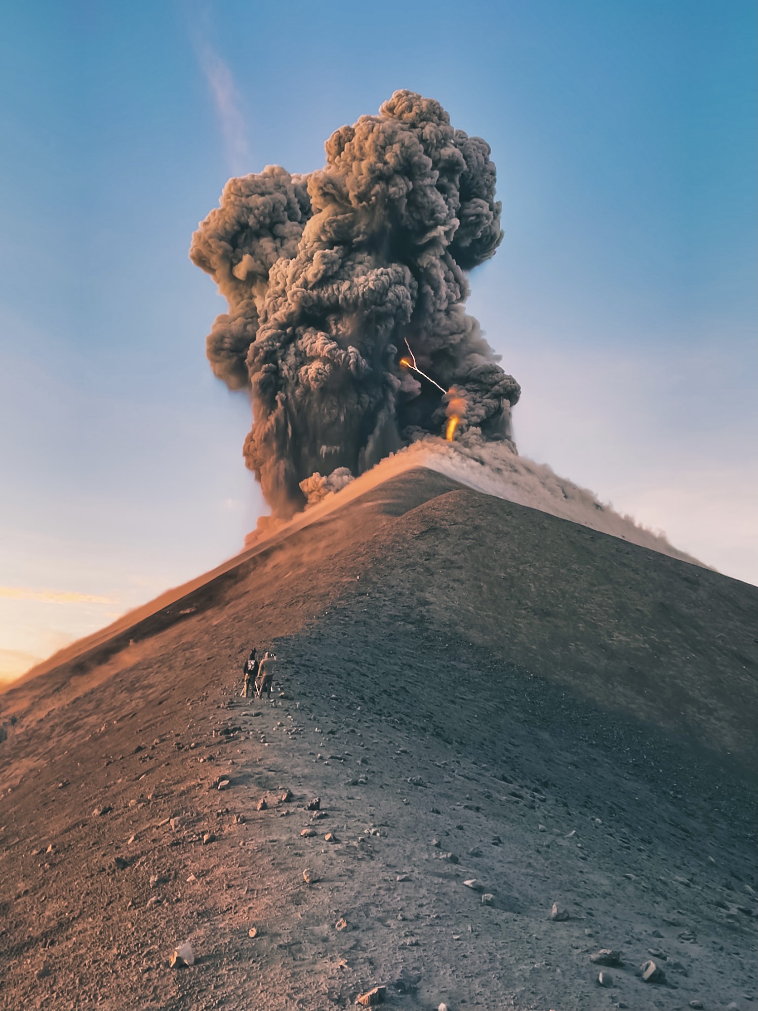 El Insivumeh informa respecto a la actividad de volcanes de Fuego, Pacaya y Santiaguito.(Foto Prensa Libre: Cortesía Ábner Marcos)