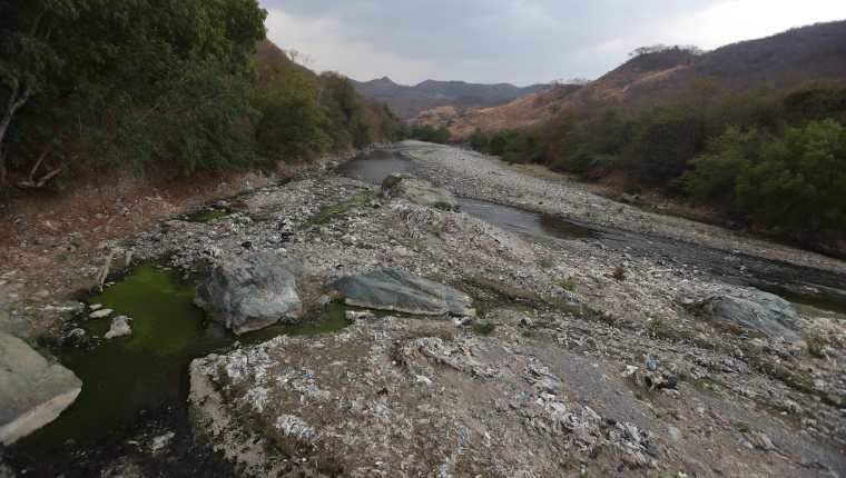 La contaminación del río Motagua deberá su tema urgente a atender para las autoridades ambientales de Guatemala por la demanda internacional que plantea Honduras por la contaminación de sus playas. (Foto Prensa Libre: Juan Diego González / Hemeroteca PL).

Juan Diego Gonzlez.  250322