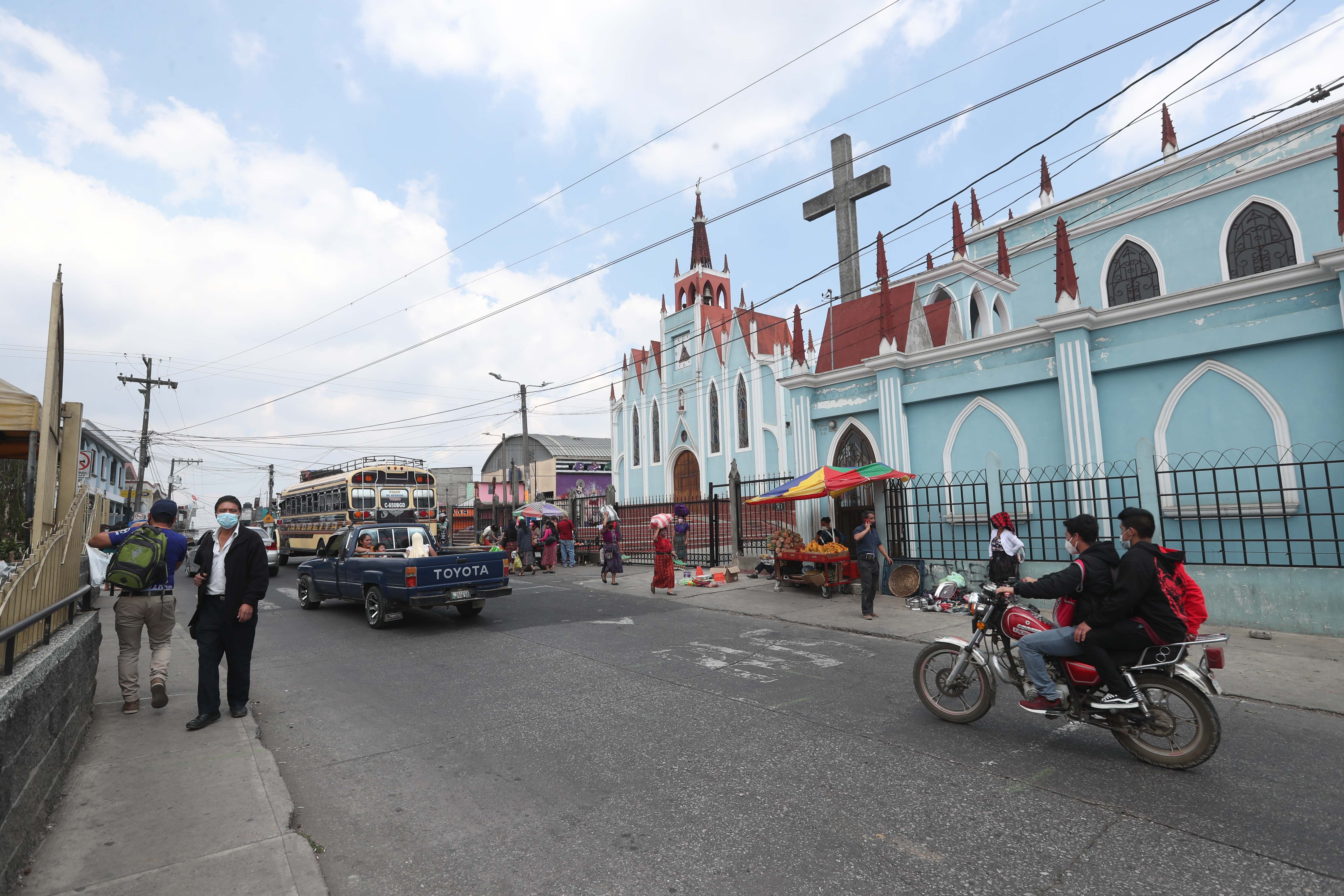 Pobladores de San Pedro Sacatepéquez, Guatemala, esperan volver a la normalidad, luego de dos años que en ese municipio se detectara el primer caso de coronavirus en Guatemala. (Foto Prensa Libre: Érick Ávila)