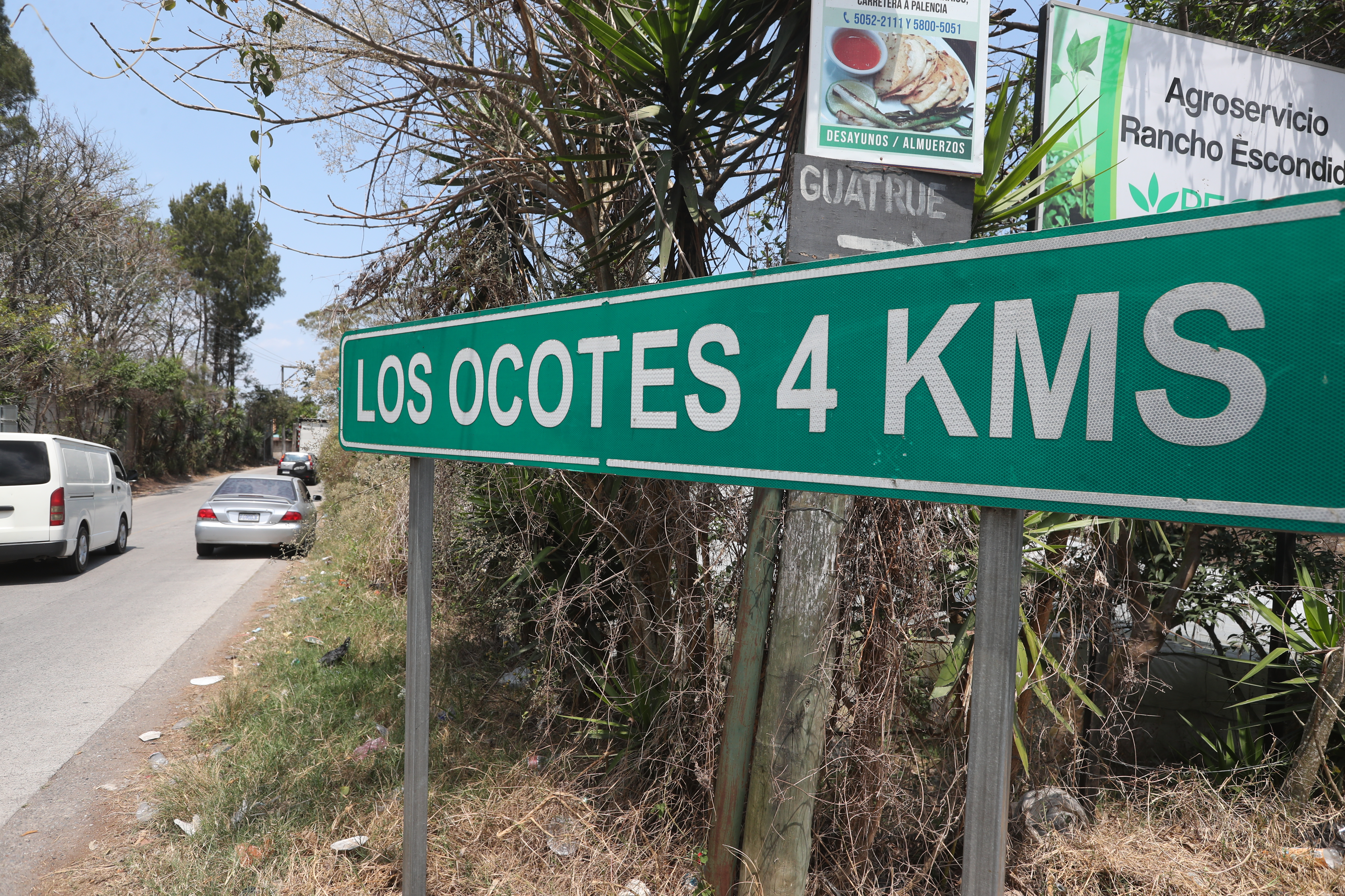 Varios cadáveres han sido localizados en terrenos de Santa Lucía Los Ocotes, zona 25 de la capital. (Foto Prensa Libre: Érick Ávila)