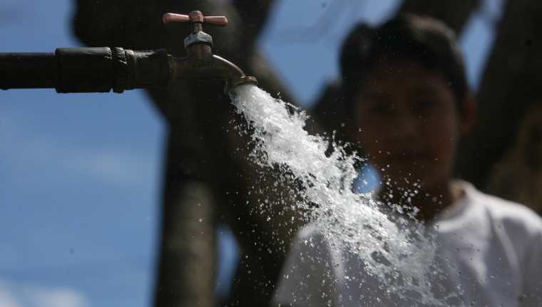 La falta de agua sigue siendo un problema que afecta a miles de guatemaltecos.
(Foto Prensa Libre: Hemeroteca)