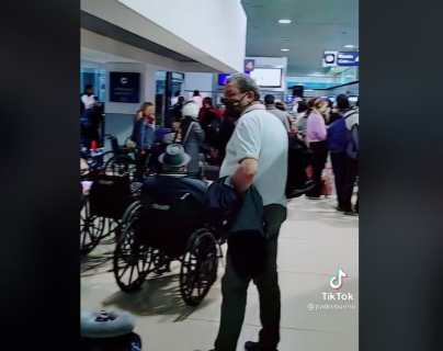 Videos: pasajeros mostraron qué pasó luego de que un pasajero falleciera dentro de un avión en el Aeropuerto La Aurora