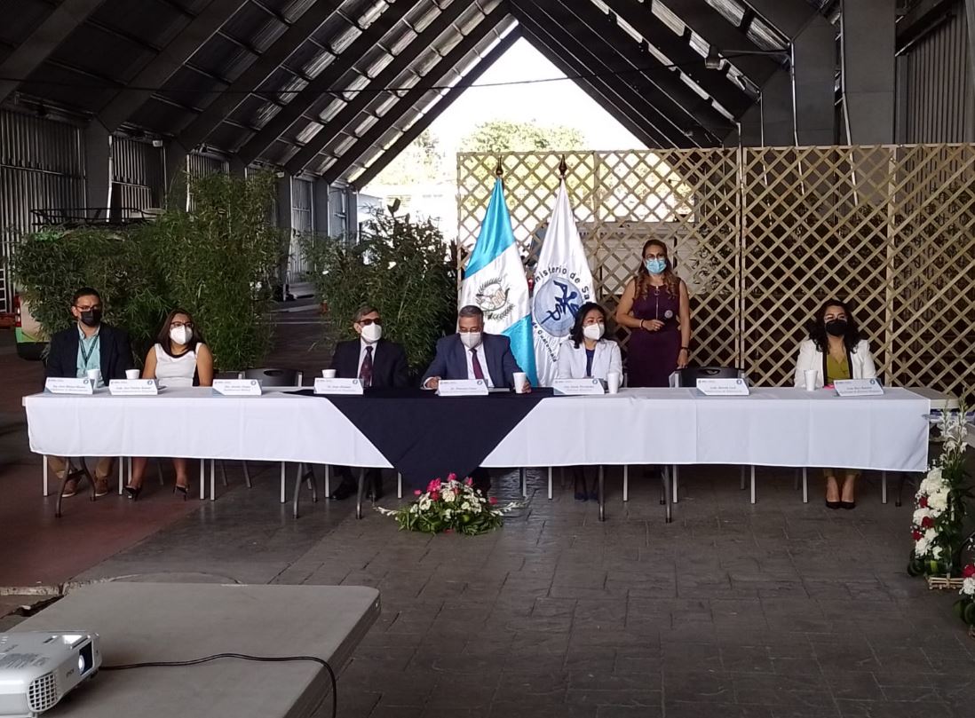 Conmemoración del segundo aniversario de la puesta en funcionamiento del Hospital Temporal del Parque de la Industria en la capital de Guatemala. (Foto Prensa Libre: La Red)