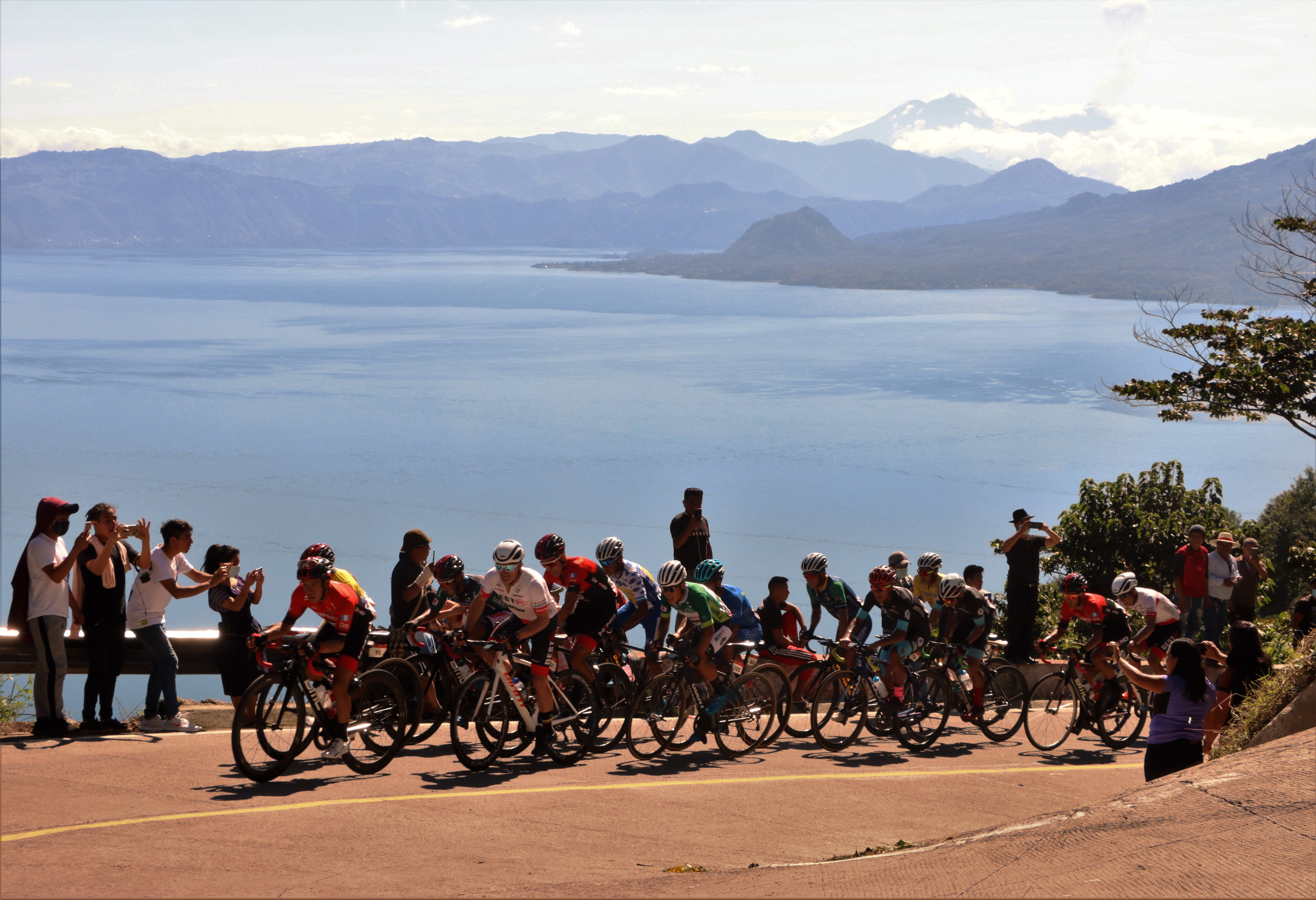 El ascenso de San Pablo La Laguna en Sololá, será una de las mejores vistas que se verán en la Vuelta Bicentenario. (Foto: Tododeportes Prensa Libre).