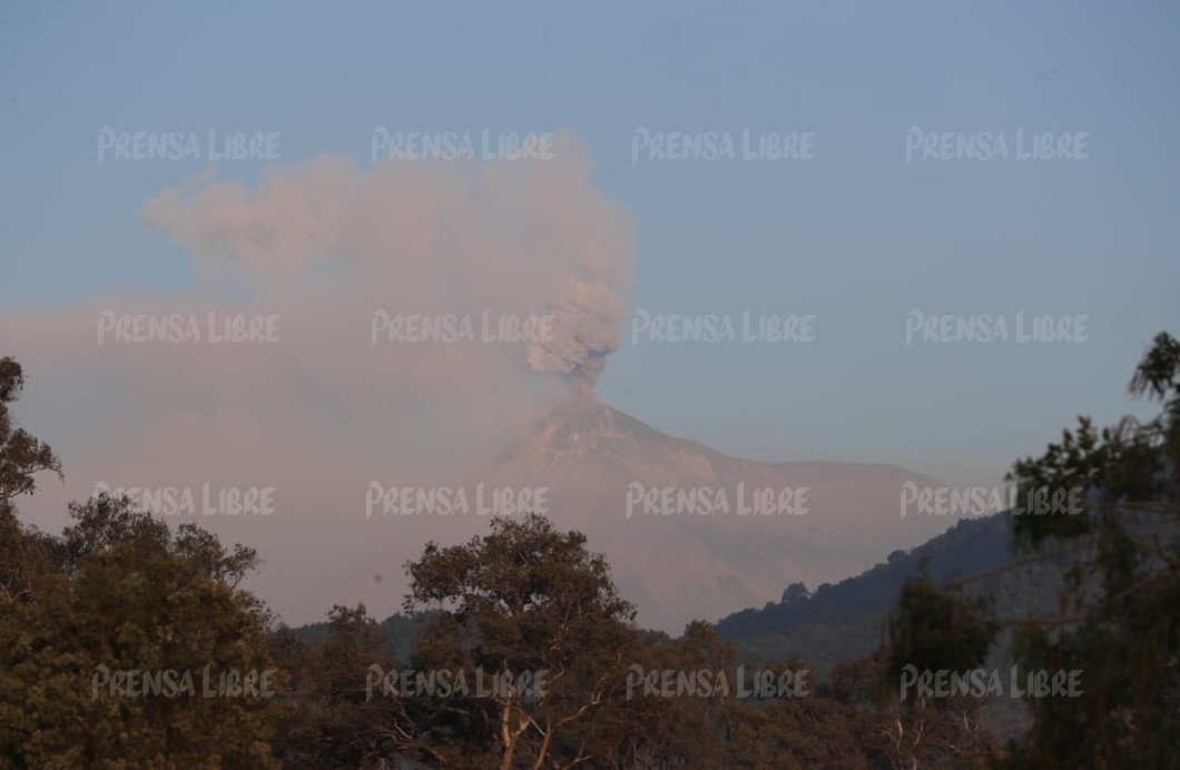Volcán de Fuego: Reportan que erupción de coloso finalizó, duró 26 horas, pero aún persisten explosiones y expulsión ceniza
