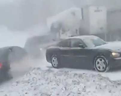 “La nieve salió de la nada”: Así fue el choque masivo que deja al menos tres muertos y 25 heridos en Pennsylvania 