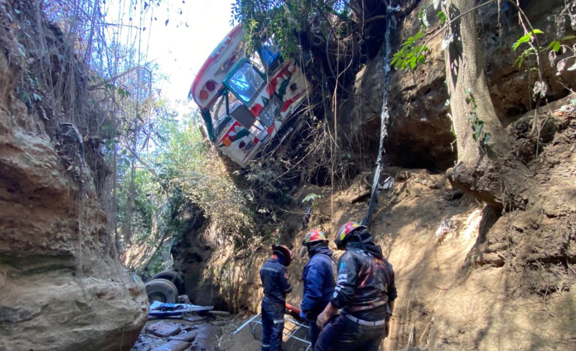 “Autobuses me han rebasado a 110 km por hora”: director de hospital envía fuerte mensaje a autoridades tras accidente en Sumpango
