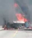 Camión choca contra puente y se incendia en Salamá, Baja Verapaz. (Foto Prensa Libre: Captura de video)
