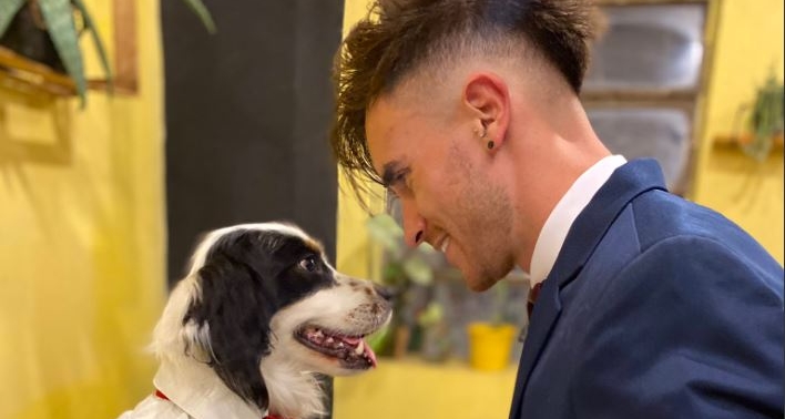 “Seis años a tu lado”: La enternecedora historia del joven que terminó la carrera de medicina junto a su perro