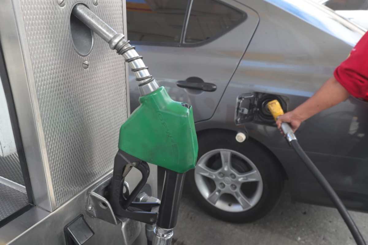 Precio de los combustibles en Guatemala: el galón de gasolina regular ya supera los Q40 en todo el país, mientras el diésel tiene leve baja