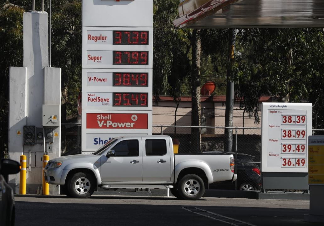 Publican precios de referencia de los combustibles en Guatemala y estas son las gasolineras de la capital y Mixco con los más bajos