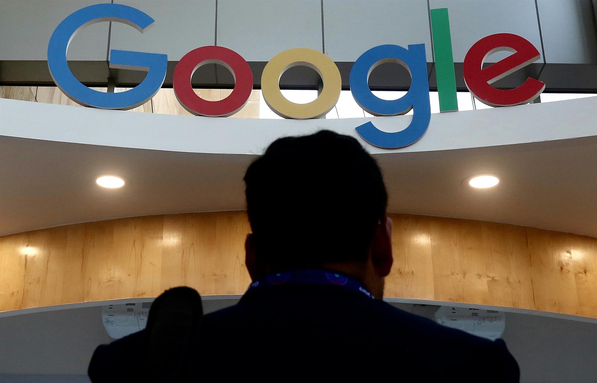 Cómo funciona el sistema de Google que alertará de ataques aéreos en Ucrania antes de que ocurran