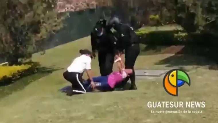 Guardias agreden a niños en Ciudad Cayalá. (Foto: captura/Noticias del Sur GT)