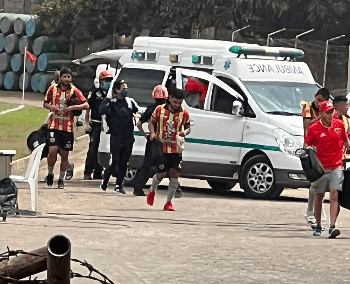 Zacapa Tellioz casi se pierde su partido ante Comunicaciones B; Llegó en ambulancia al estadio