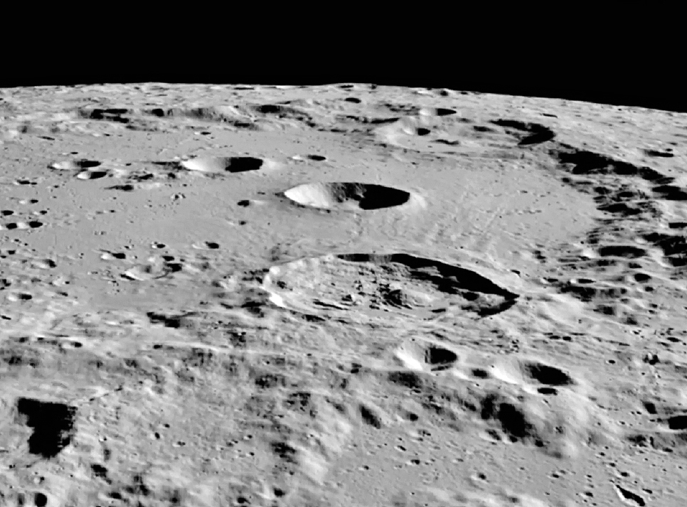 Qué se sabe del cohete de basura espacial que impactó contra la luna y dejó un nuevo cráter de hasta 20 metros de diámetro
