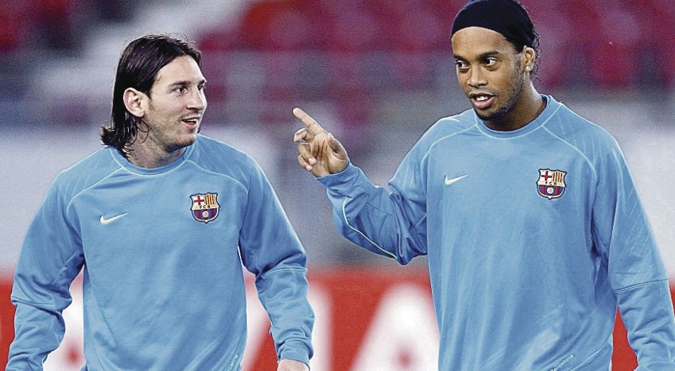 Leo Messi y Ronaldinho, en su etapa juntos en el Barcelona. (Foto Prensa Libre: Hemeroteca PL)