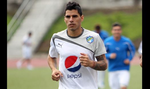 No es la primera vez que el uruguayo Paolo Suárez dedica un tuit a los seguidores de Municipal. (Foto Prensa Libre: Hemeroteca PL)