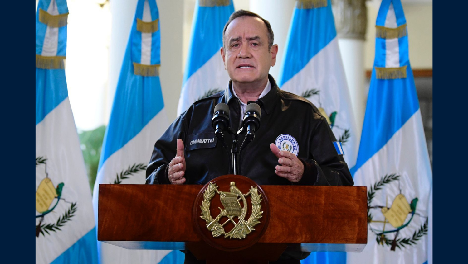 El presidente Giammattei  dijo que el gobierno "vigilará" precios de combustibles para evitar especulación por parte de empresas. (Foto Prensa Libre: Presidencia)