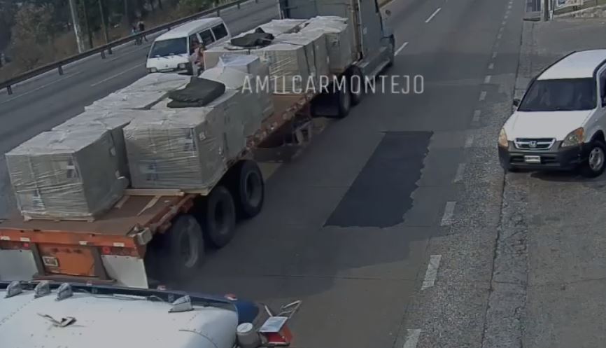 Video: cámara capta a camión sin control momentos antes de que choque contra vivienda y cause la muerte de cuatro personas
