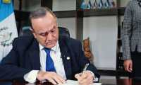 Giammattei firma veto a Ley de Vacunas. (Foto: Gobierno de Guatemala)