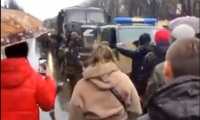 Ucranianos detienen vehículos rusos