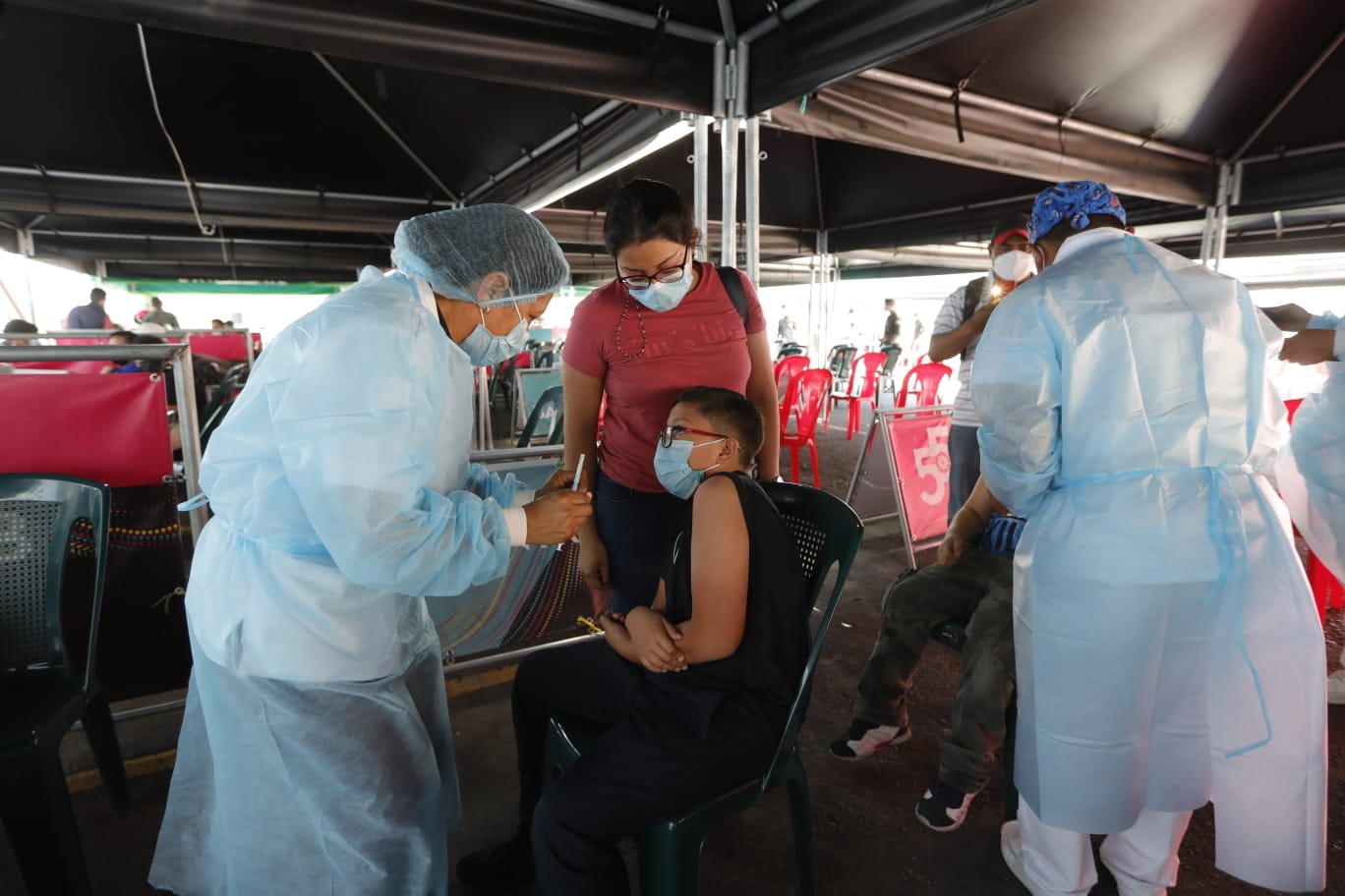 El Ministerio de Salud tiene previsto recibir vacunas contra el Covid-19 para adminsitrar en niños y niñas. (Foto: Prensa Libre. Hemeroteca)