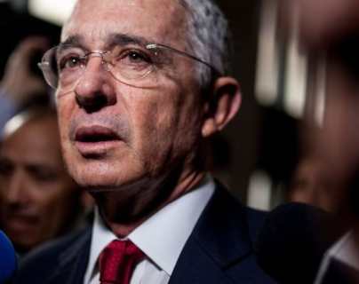 Álvaro Uribe: el expresidente de Colombia deberá ir a juicio acusado de soborno a testigos