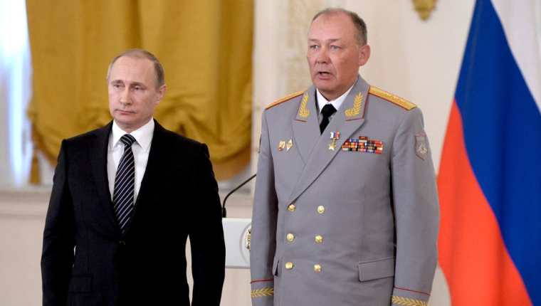 Vladimir Putin y Aleksandr Dvornikov en Moscú
